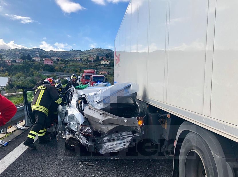 Incidente Autostrada tir auto San Bartolomeo e Imperia Est_05