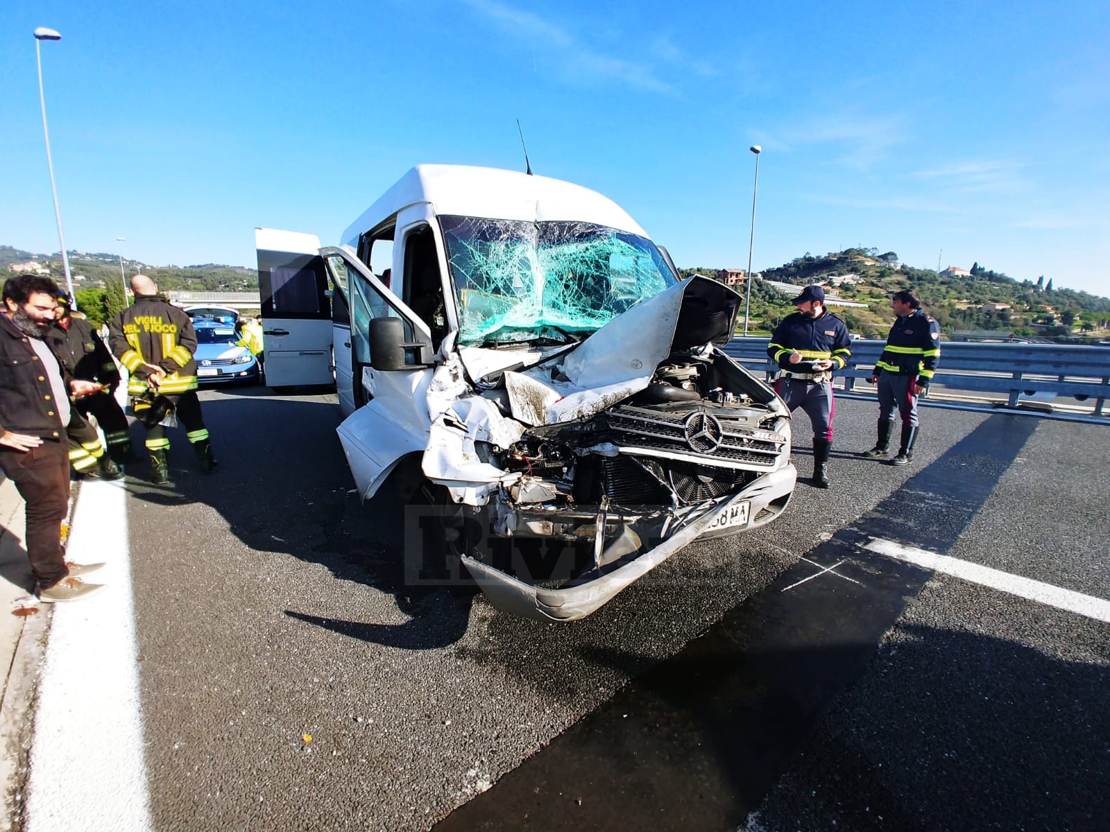 Incidente stradale Imperia furgone contro Tir