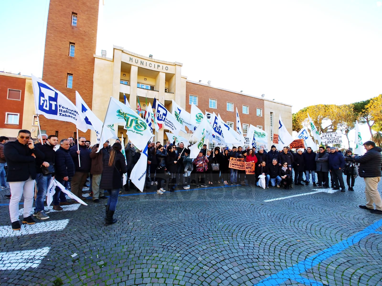 Manifestazione tabaccai ordinanza anti slot Ventimiglia