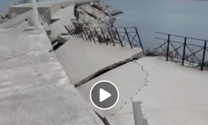 Un video amatoriale sul molo di Oneglia distrutto dal mare