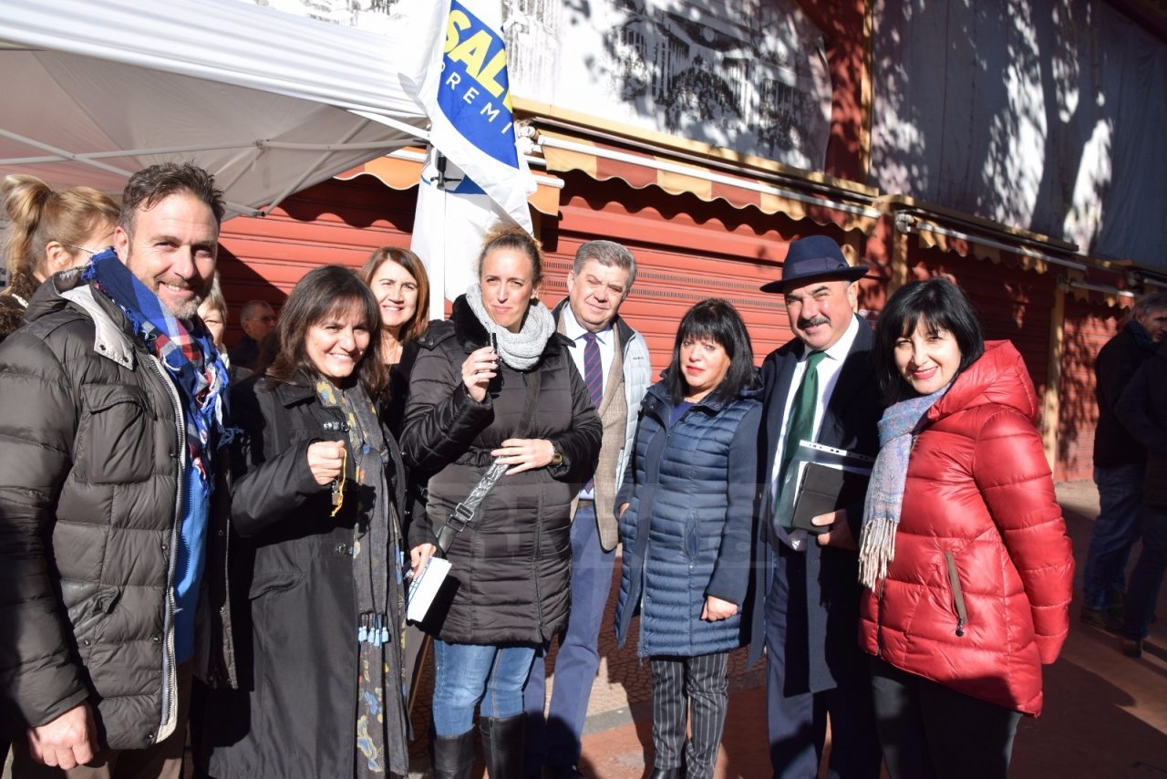 Basta violenza sulle donne, Lega regala 50 spray alle signore