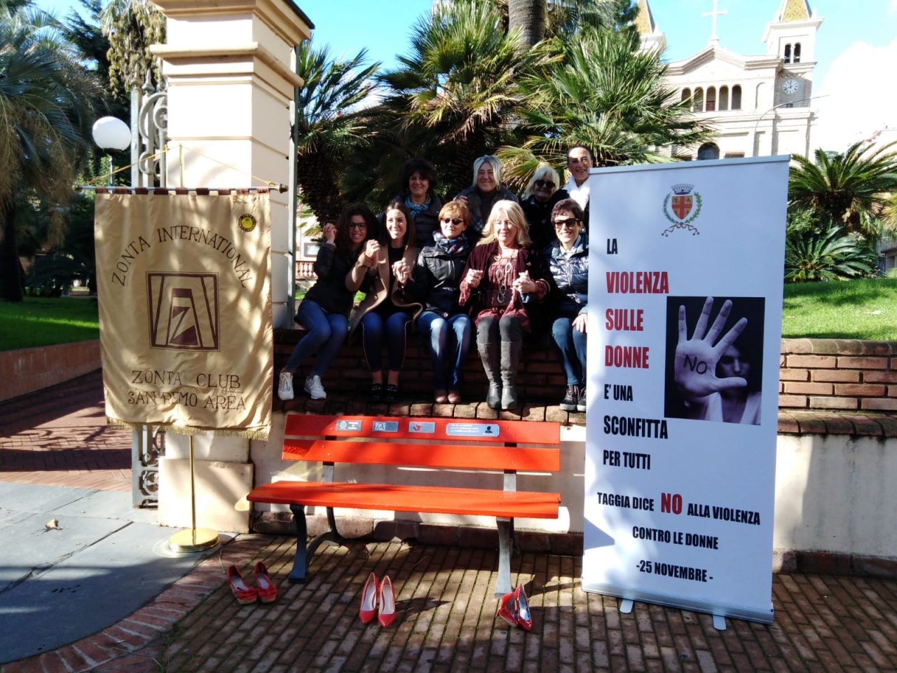 La violenza sulle donne è una sconfitta per tutti. Inaugurata la panchina a Taggia