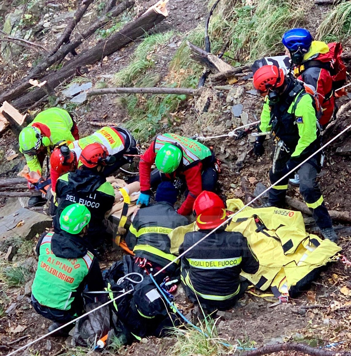 Grave cacciatore rotolato per un centinaio di metri nel dirupo