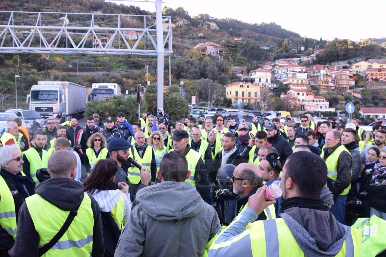 Oggi i gilet jaunes tornano a manifestare alla frontiera