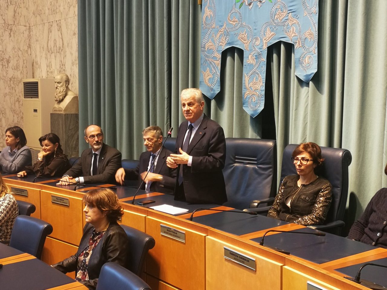 Gli auguri di Natale del sindaco Scajola ad associazioni e lavoratori: “rimbocchiamoci le maniche insieme”