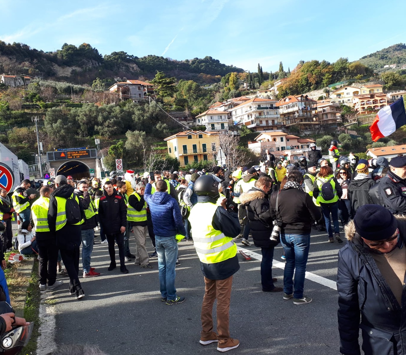 Gilet Gialli jaunes 22 dicembre 2018 A10 Ventimiglia autostrada_04