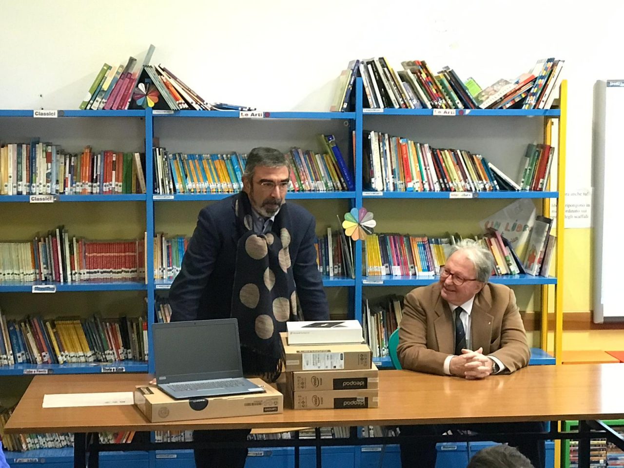 La Gran Loggia d’Italia della massoneria di Sanremo e Imperia dona pc e tablet alle scuole di San Martino