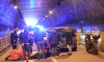 Scooter tampona auto: galleria Francia chiusa per soccorsi