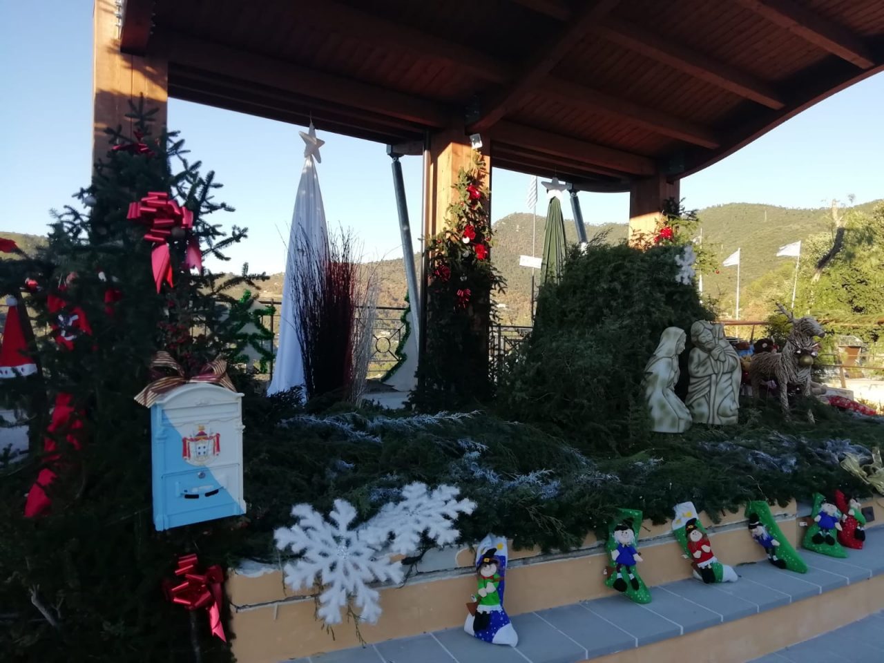 Seborga, piazza San Martino addobbata a festa