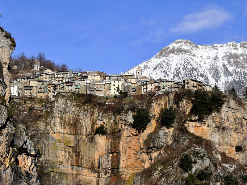 Prima neve sulla rocca di Realdo, l’escursione in Valle Argentina