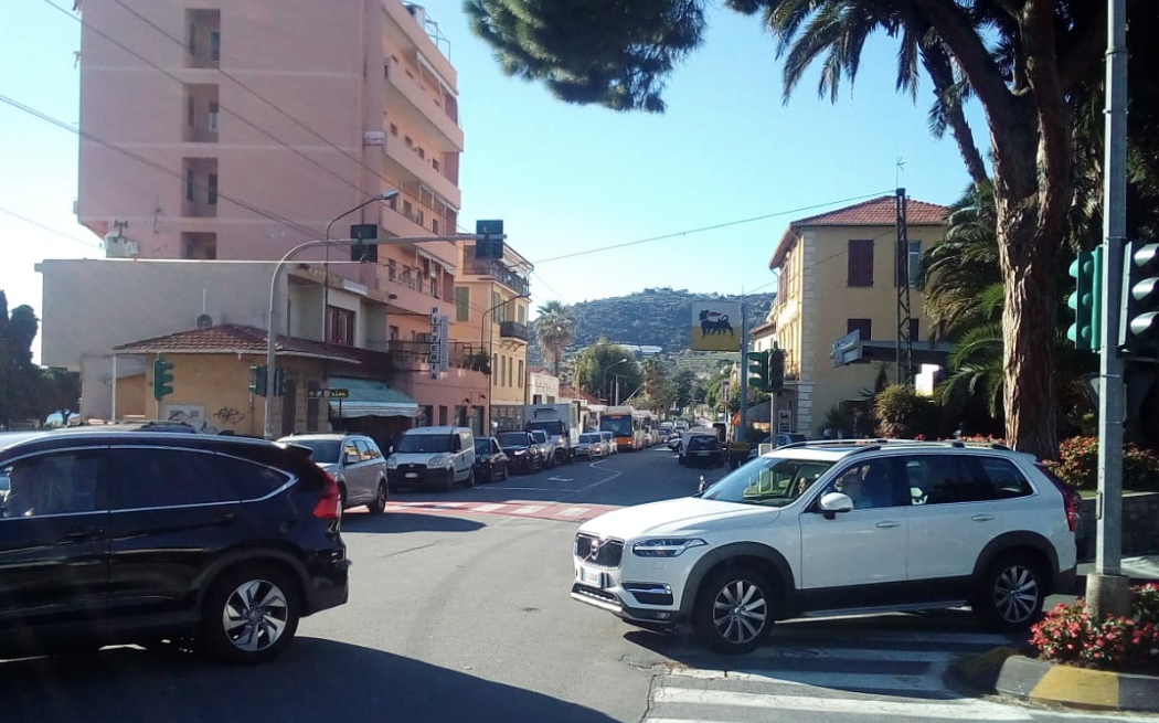 Traffico asfalti Foce Sanremo