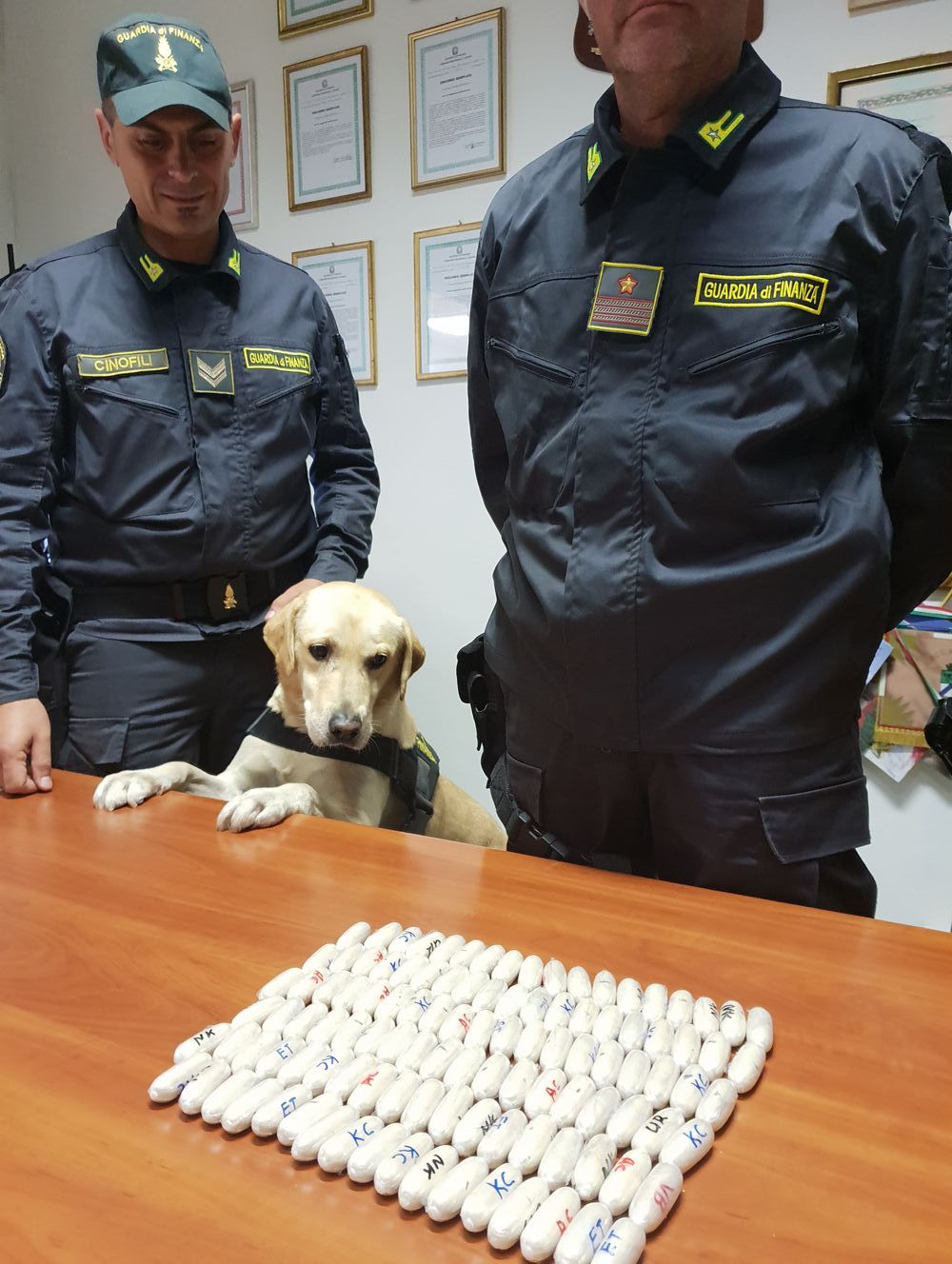 Sequestro hascisc cocaina Guardia di Finanza Ventimiglia
