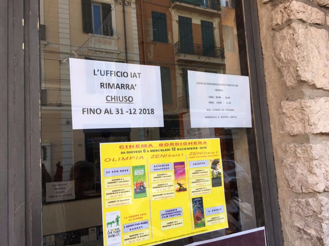 A cosa serve un ufficio turistico chiuso durante le feste?