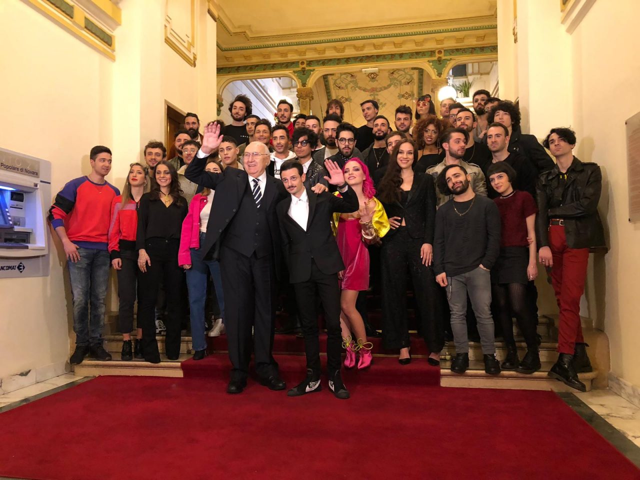 L’arrivo al Teatro del Casinò di Pippo Baudo e Fabio Rovazzi con i 24 finalisti di Sanremo Giovani