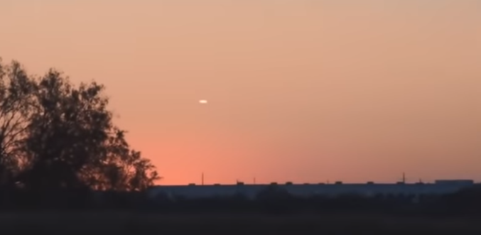 Avvistamenti gemelli di Ufo tra Ponente e Texas – Foto e video