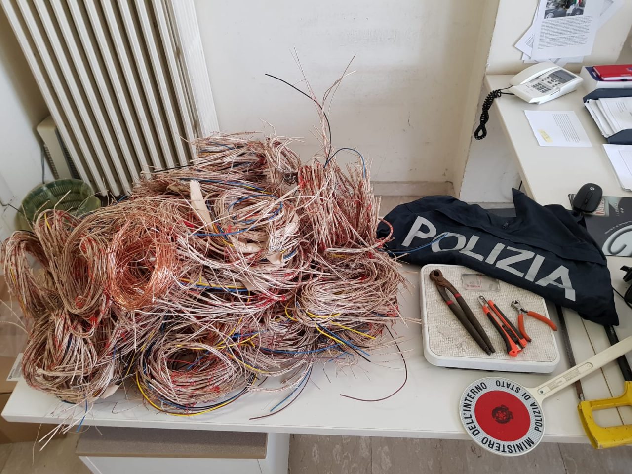 Furto all’ex stazione fermati dalla Polizia con 10 kg di rame