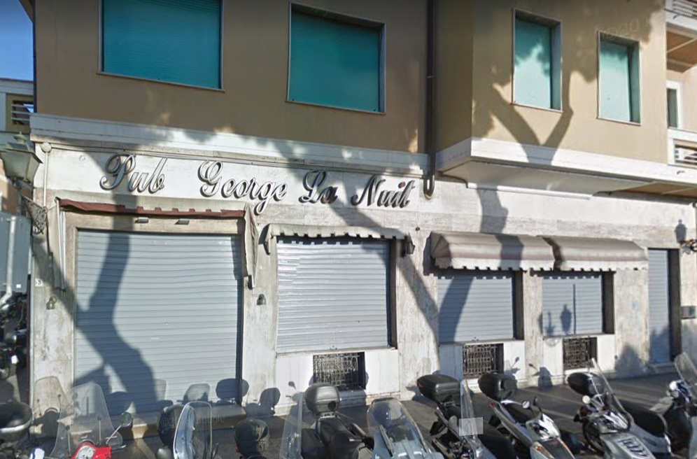 Serrande abbassate per George La Nuit