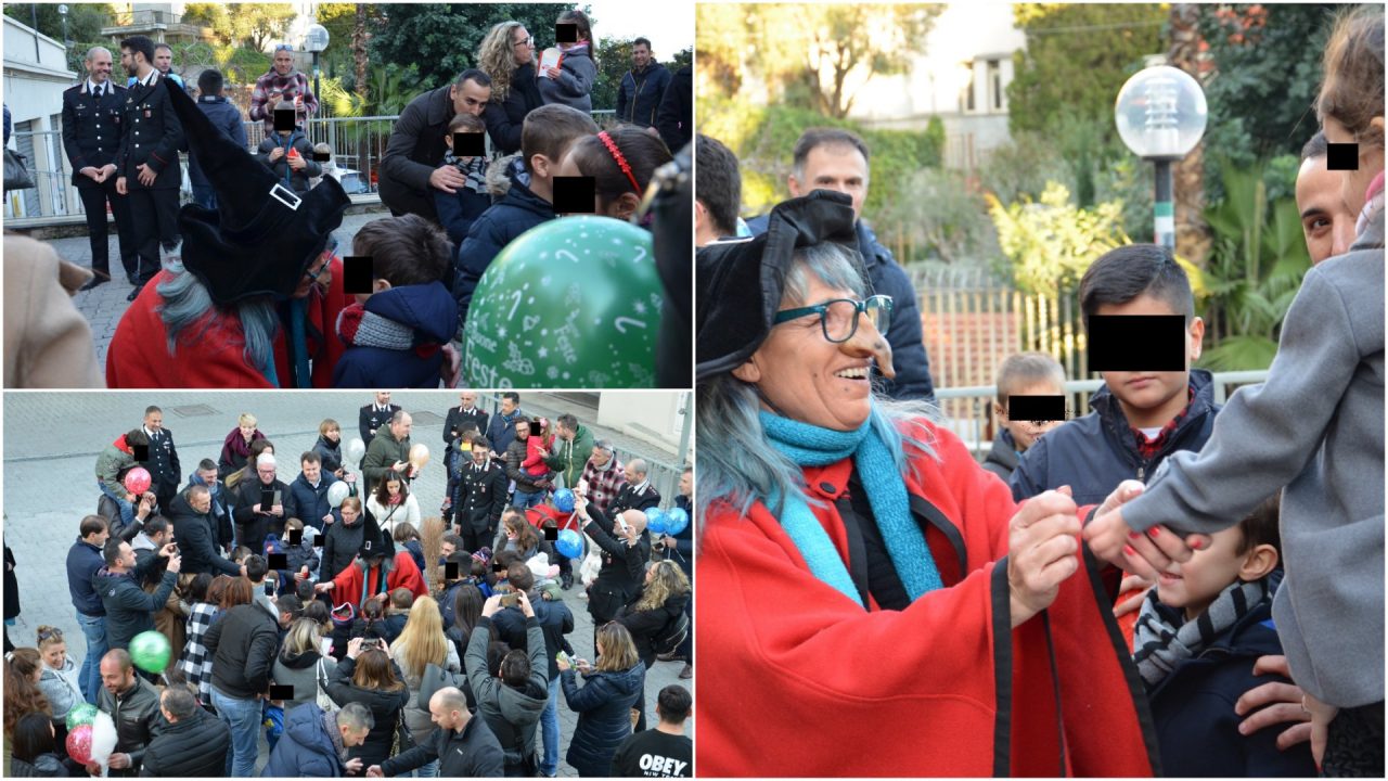 La Befana arriva in caserma a bordo di un sidecar