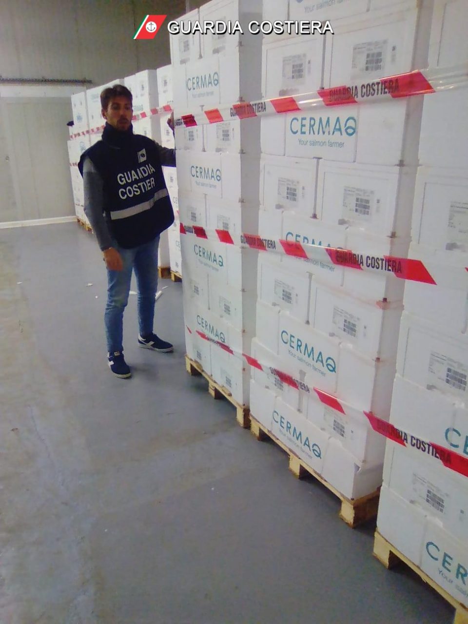 Prodotti ittici scaduti: multe da 20mila euro a due market