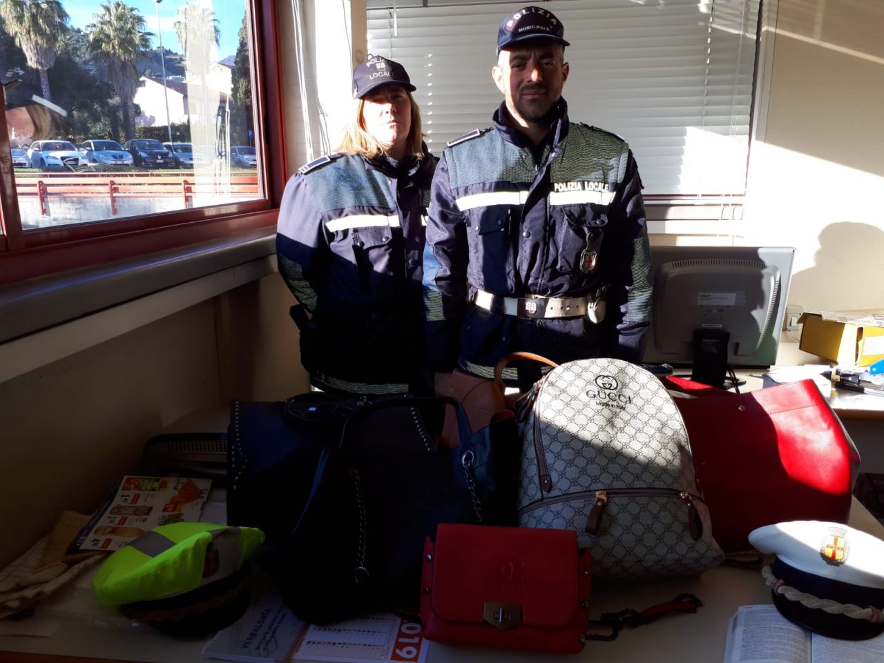 Arma di Taggia: intervento mirato dei vigili per fermare venditore ambulante – Foto