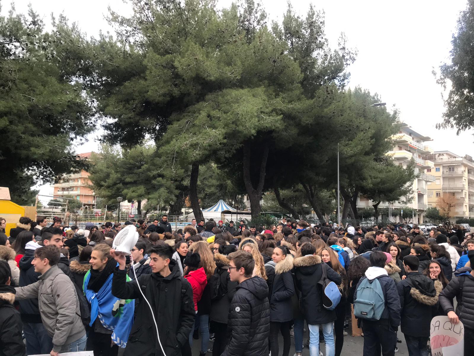 Sciopero studenti Ventimiglia manifestazione studentesca scuola gennaio 2019_02
