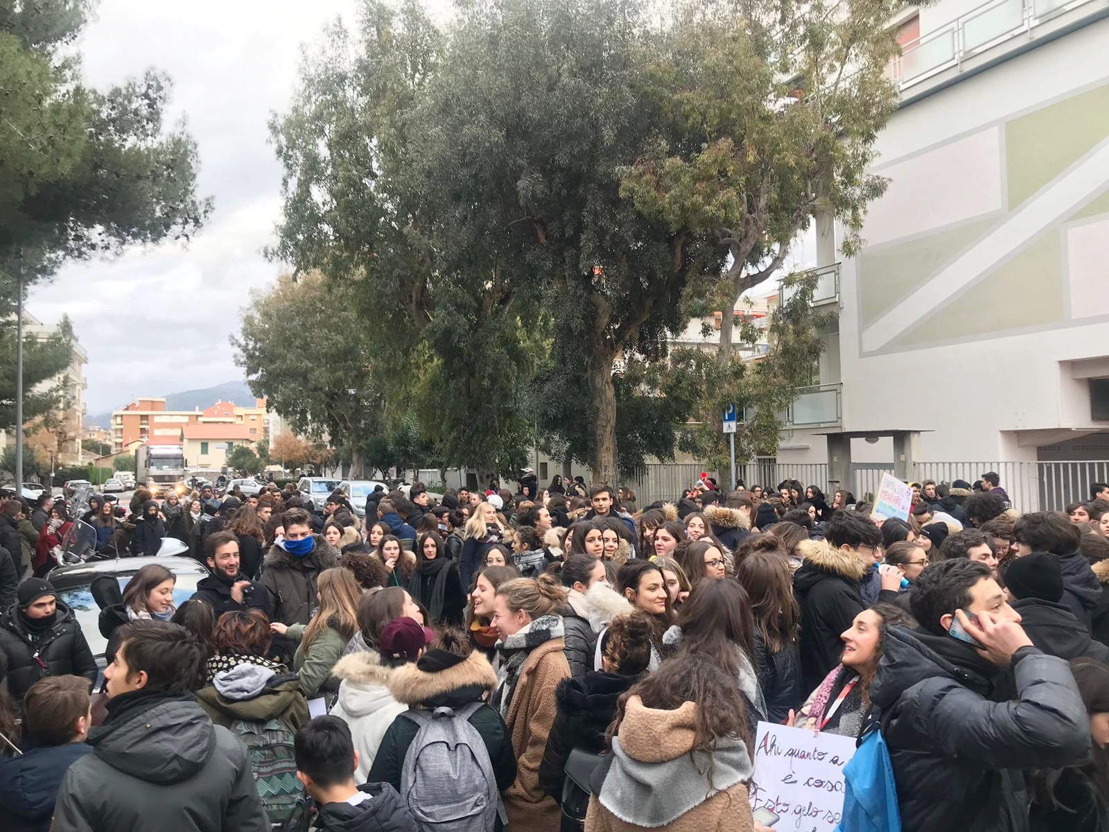 Sciopero studenti Ventimiglia manifestazione studentesca scuola gennaio 2019_03