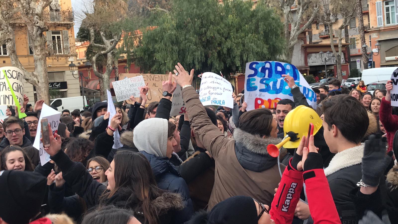 Sciopero studenti Ventimiglia manifestazione studentesca scuola gennaio 2019_04