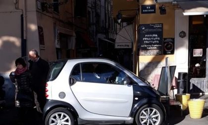 Il parcheggio sulle strisce a Sanremo scatena la furia sui social