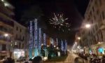 Il mistero dei fuochi artificiali prima della mezzanotte. Il video