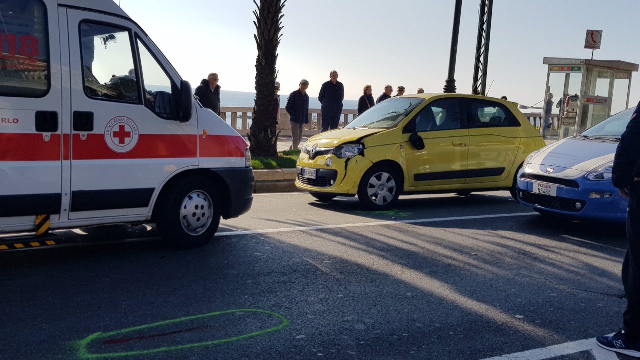 Donna investita in Corso Imperatrice. Trasferita in elisoccorso al Santa Corona