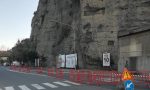 Caduta massi in corso Limone Piemonte, transennata l'area