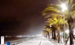 Manto di grandine imbianca la Promenade des Anglais a Nizza