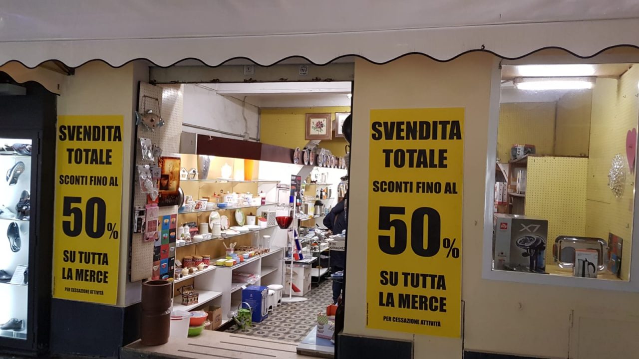 Chiude altro storico negozio in via Palazzo