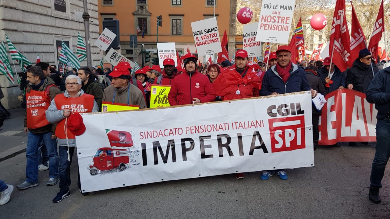 La Cgil di Imperia a Roma con due pullman e 80 delegati e pensionati per la manifestazione Futuro al lavoro. Le foto