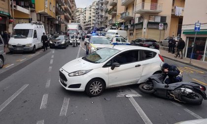 Schianto auto-moto in via Pietro Agosti, un ferito