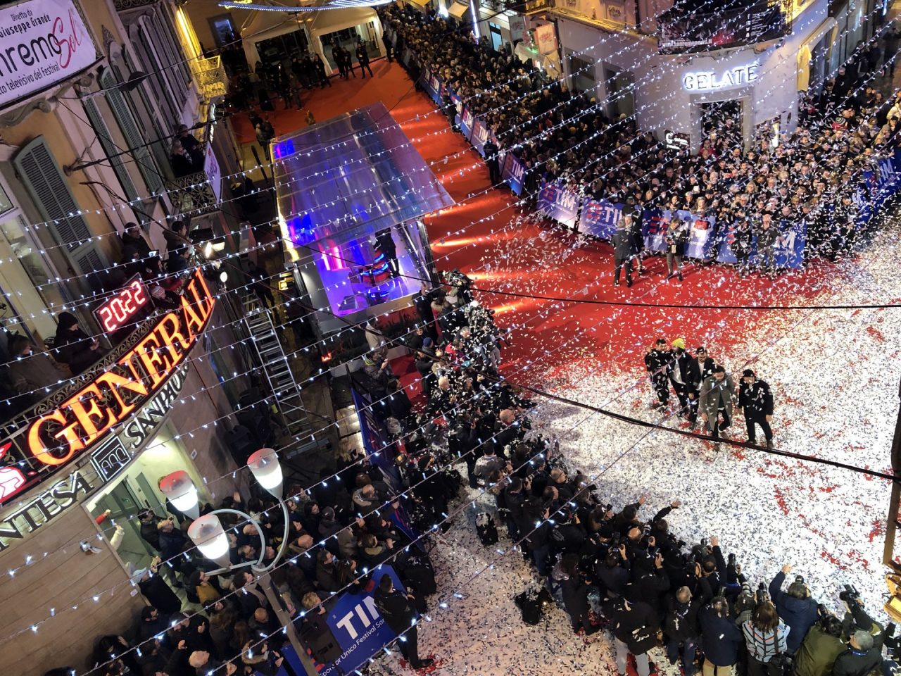 La prima volta degli Ex-Otago al Festival di Sanremo. Il video dal red carpet