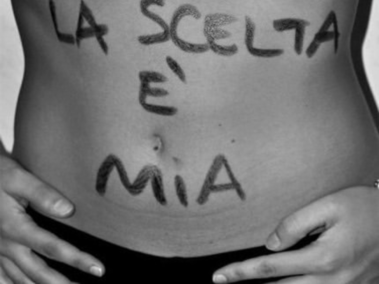 La denuncia del PD: le donne che vogliono abortire attraversano Ostetricia
