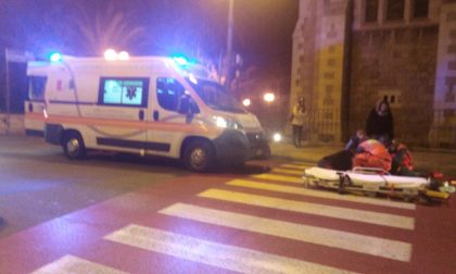 Cade con la moto davanti all'Hotel Londra di Sanremo soccorso dai sanitari del 118