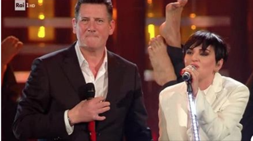 Arisa con Tony Hadley e i Kataklò il duetto più twittato