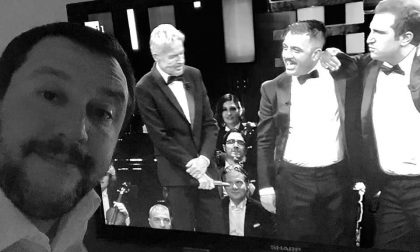 Il selfie di Salvini su Sanremo: "Potevano invitarmi per una cantatina"