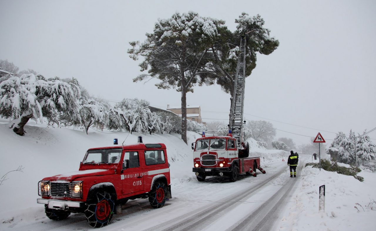 Gelicidio: vigili del fuoco chiudono la statale 28 del Nava