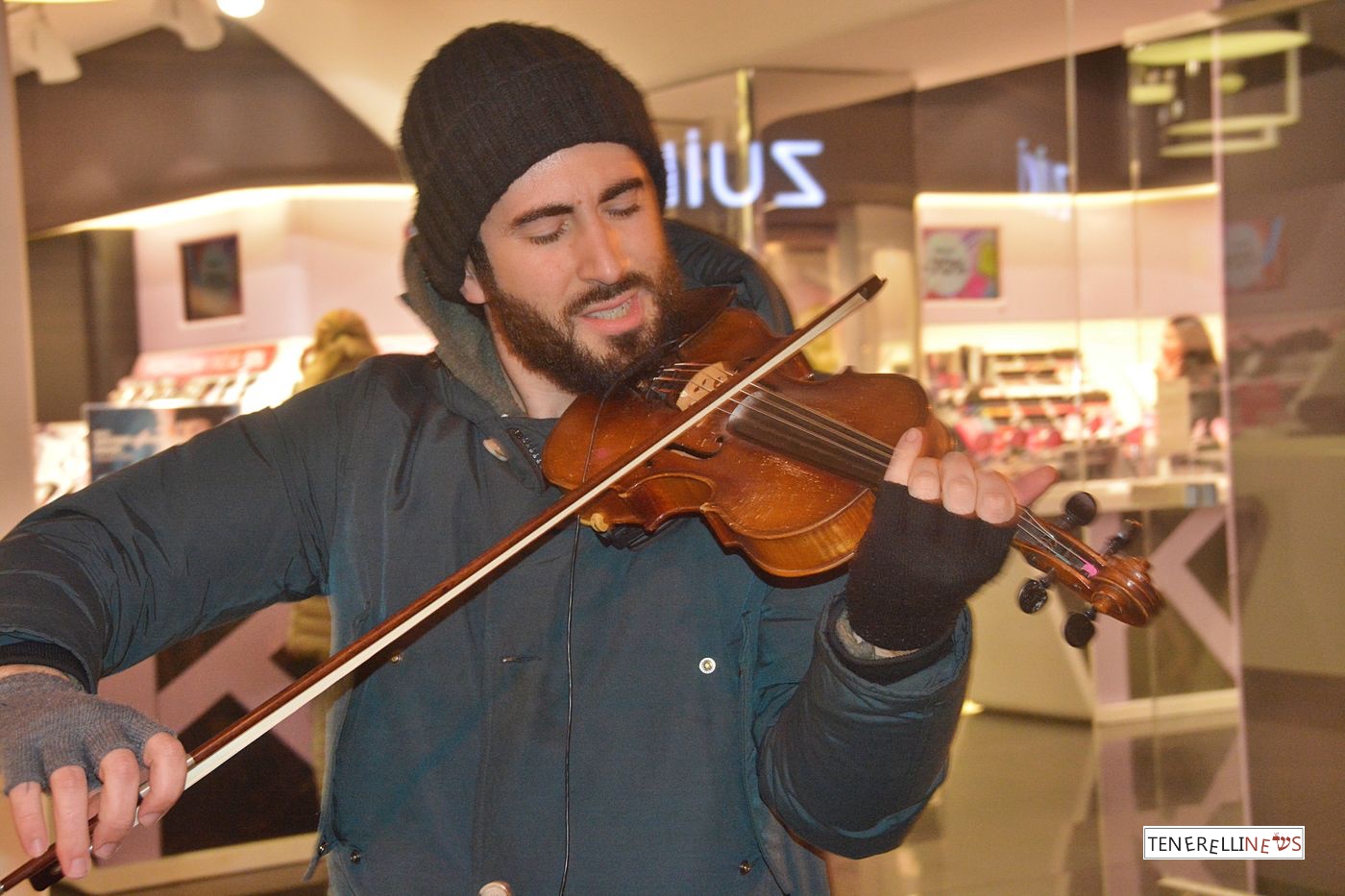 Violinista Davide Laura Sanremo Festival 2019 febbraio_08