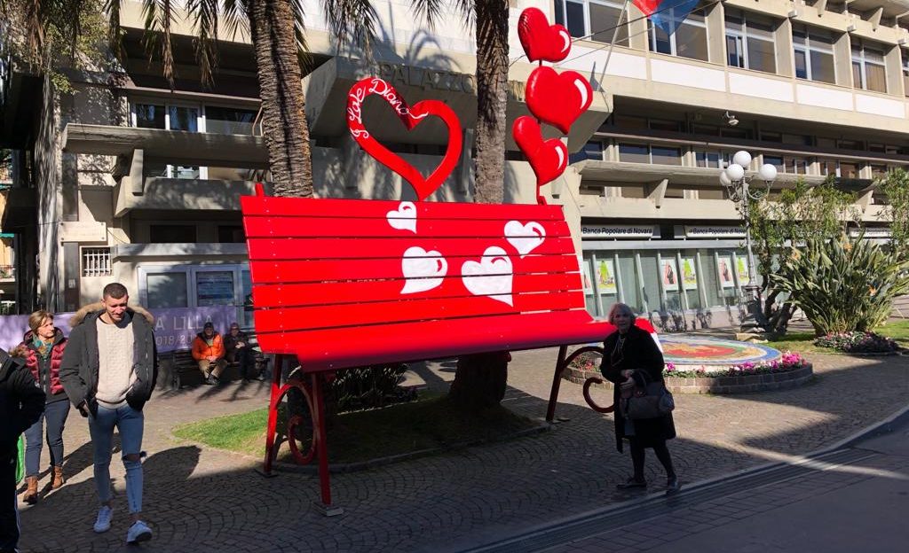 San Valentino, una panchina gigante dell’amore a Diano Marina