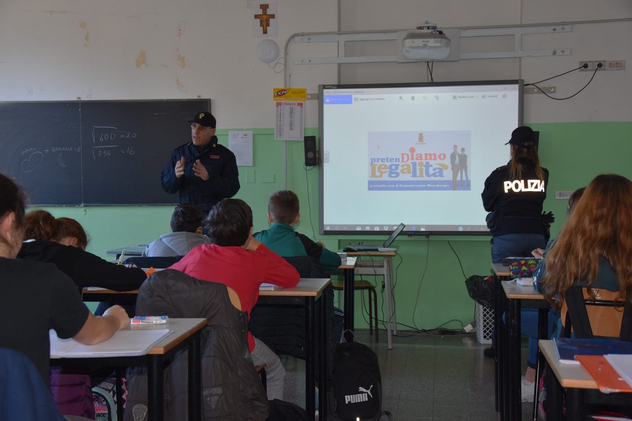 Polizia lancia concorso nelle scuole: un fumetto per educare alla legalità