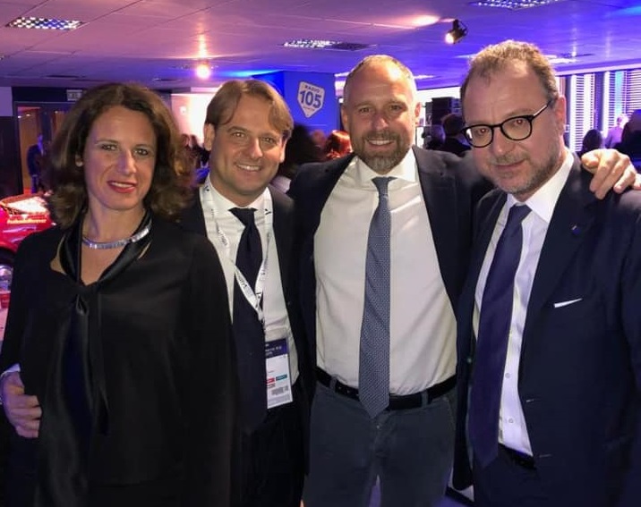 Sergio Tommasini esulta per la vittoria in Abruzzo del centro destra