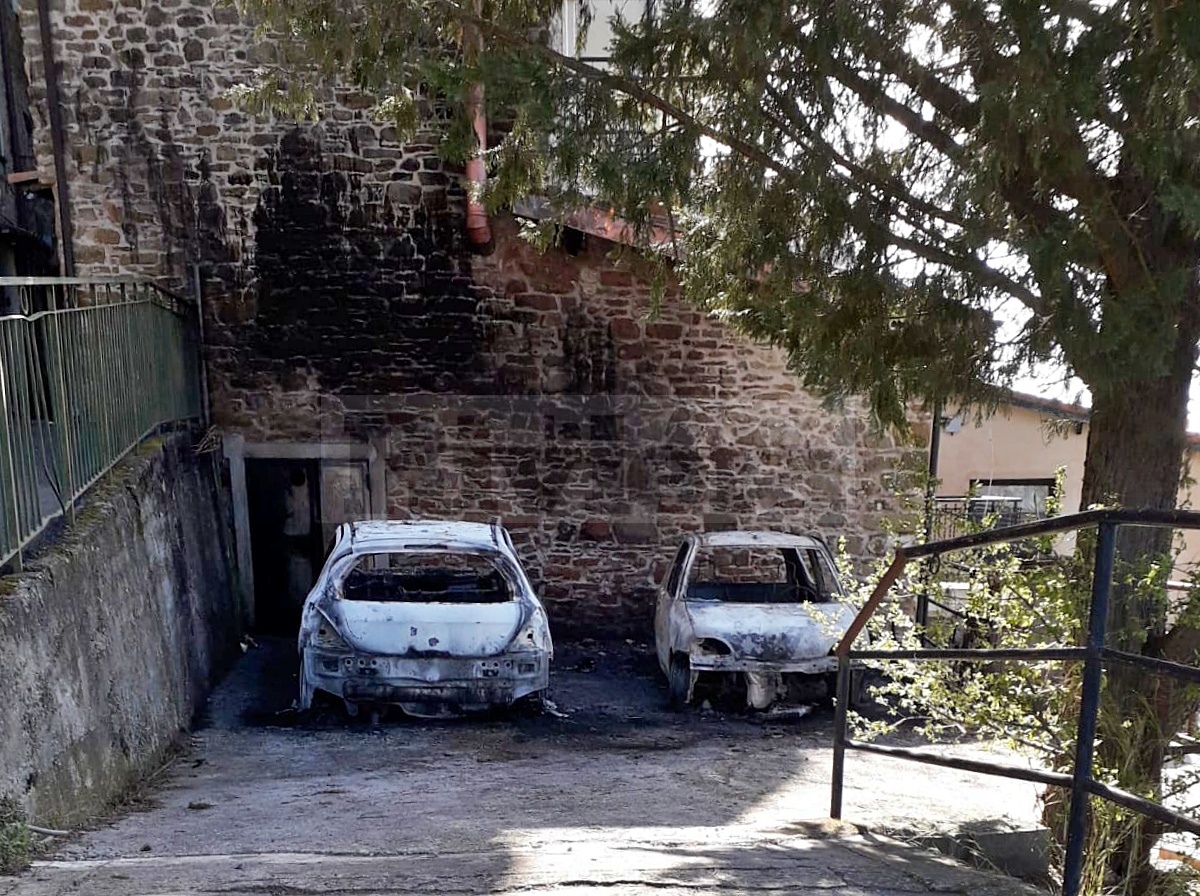 Le indagini sul doppio incendio di auto a Perinaldo