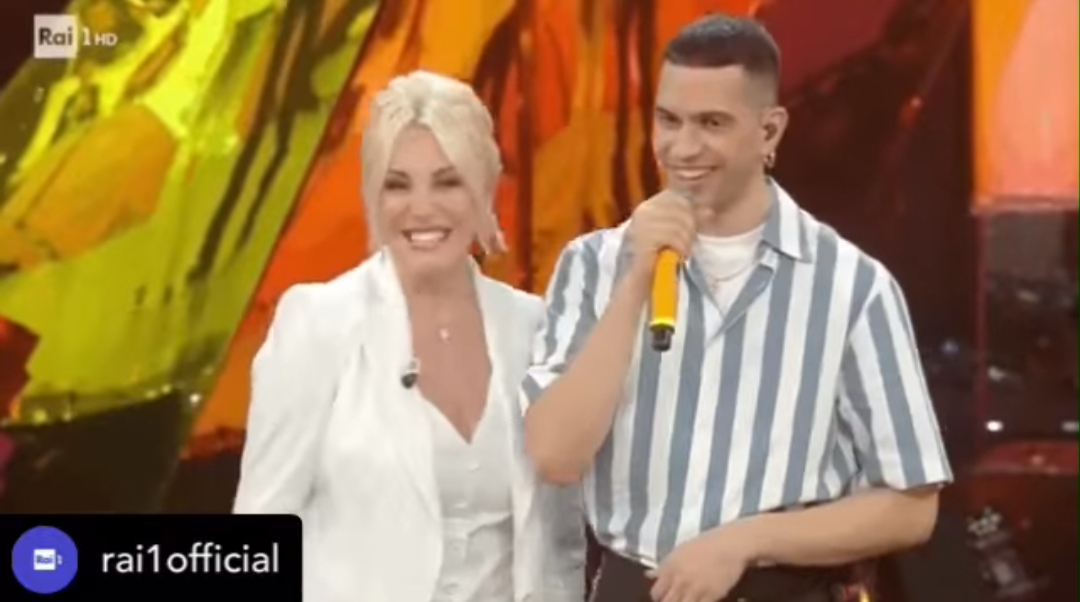 Mahmood è tornato a Sanremo e il suo album sta sbancando. Da ieri è il più venduto d’Italia