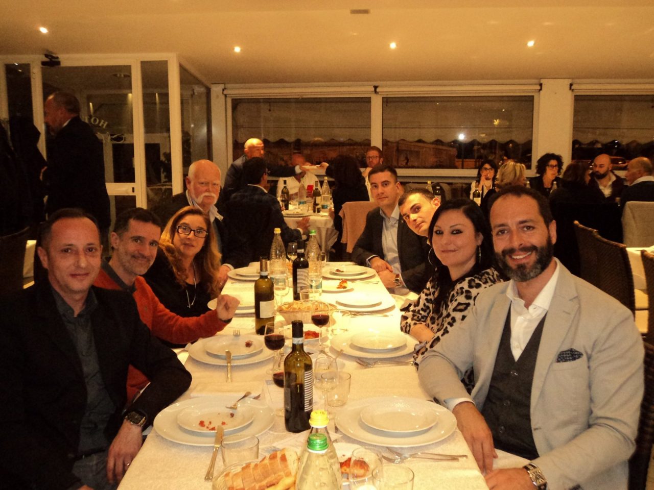 Sergio Tommasini porta a cena tutti i suoi candidati. Le foto della serata