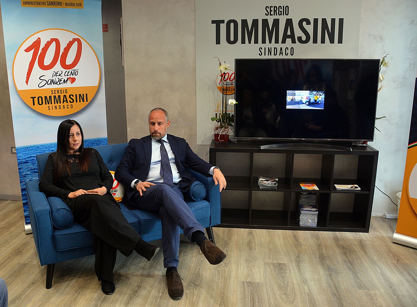 Angela Marano striscione candidata 100 x 100 Sanremo Tommassini