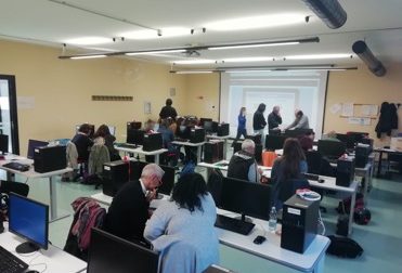 Al Liceo Montale di Bordighera un corso Digital Divide per avvicinare gli anziani a internet